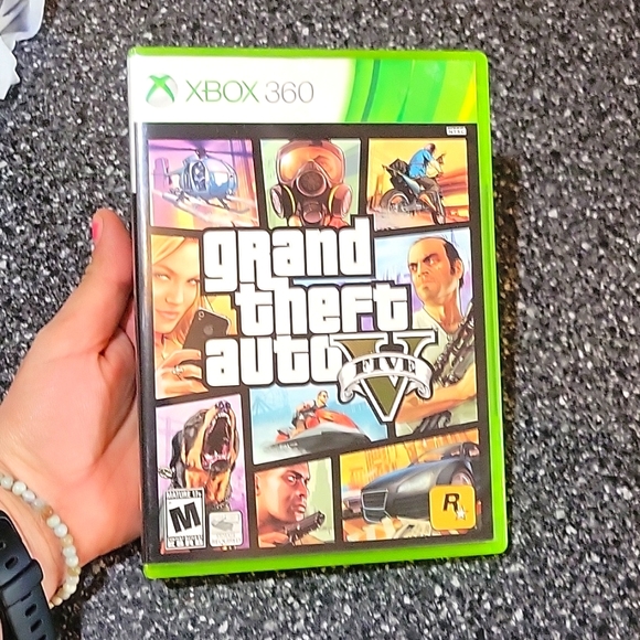 Jeu Grand Theft Auto V Xbox 360 – Double Disque – Très Bon état – Complet